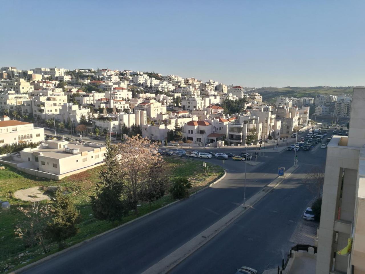 Dair Ghbar Gate Apartments Amman Bagian luar foto